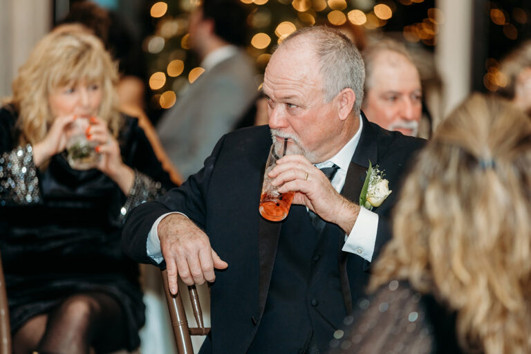 Read more about the article How to Plan the Perfect Wedding Cocktail Hour :Without Stressing About the Timeline