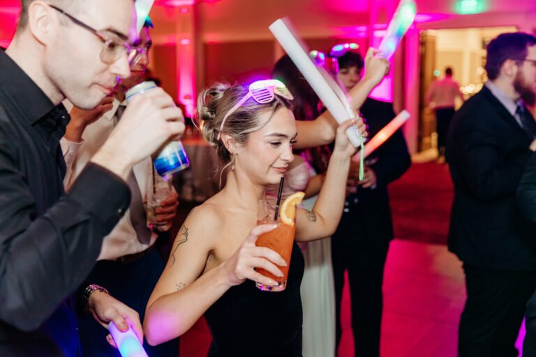 Read more about the article Wedding Timeline Planning 101: How to Build a Stress-Free Wedding Day