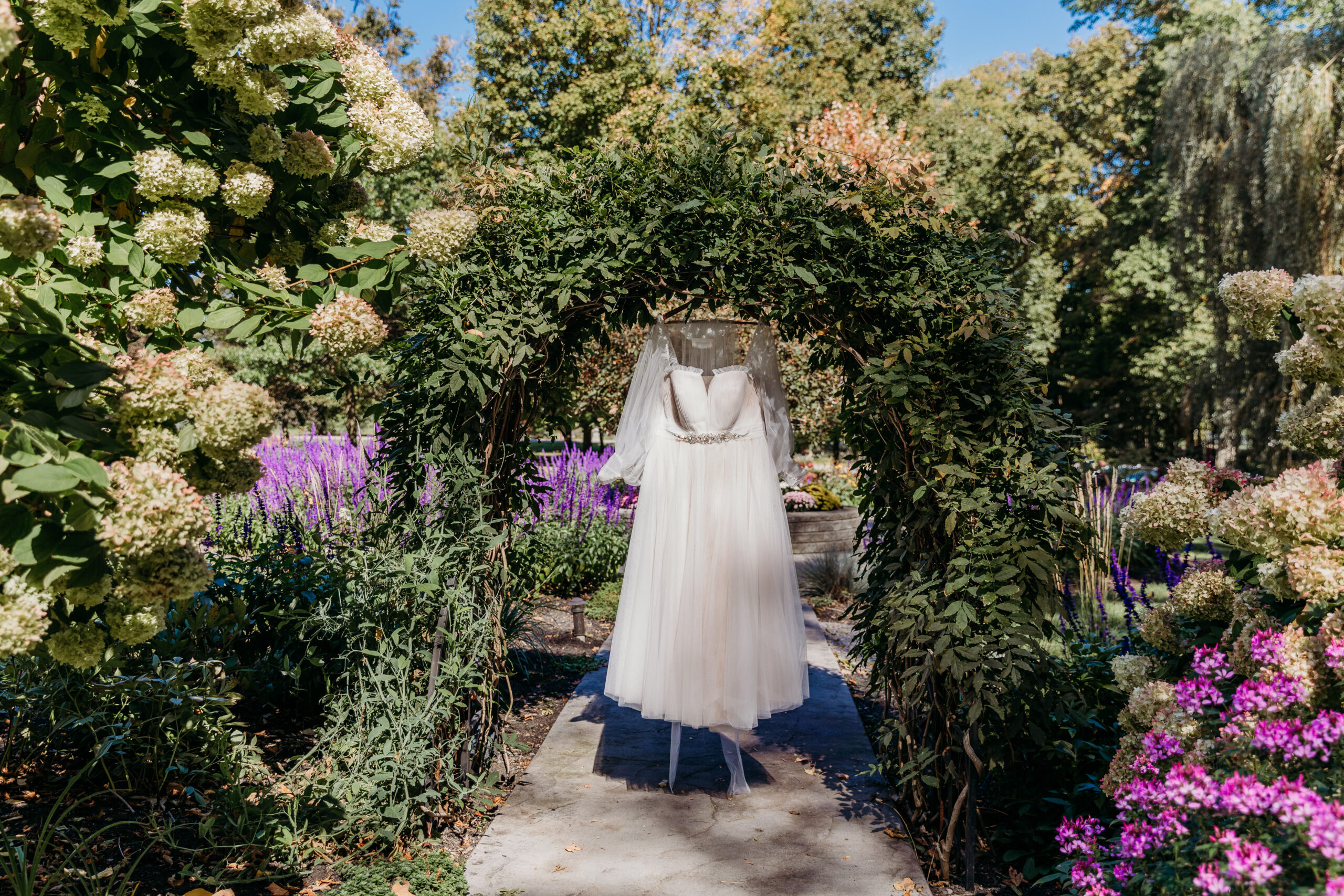 Read more about the article Finding Your Dream Wedding Dress in Central New York: Expert Tips from Spy Baby Bridal