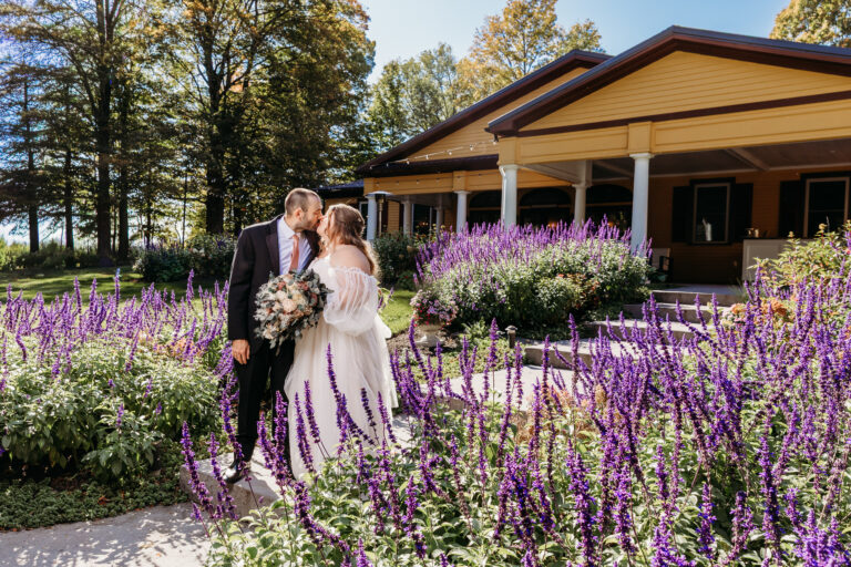 Read more about the article Why Couples Are Choosing to Elope in Central New York | Syracuse Wedding Photographer Guide
