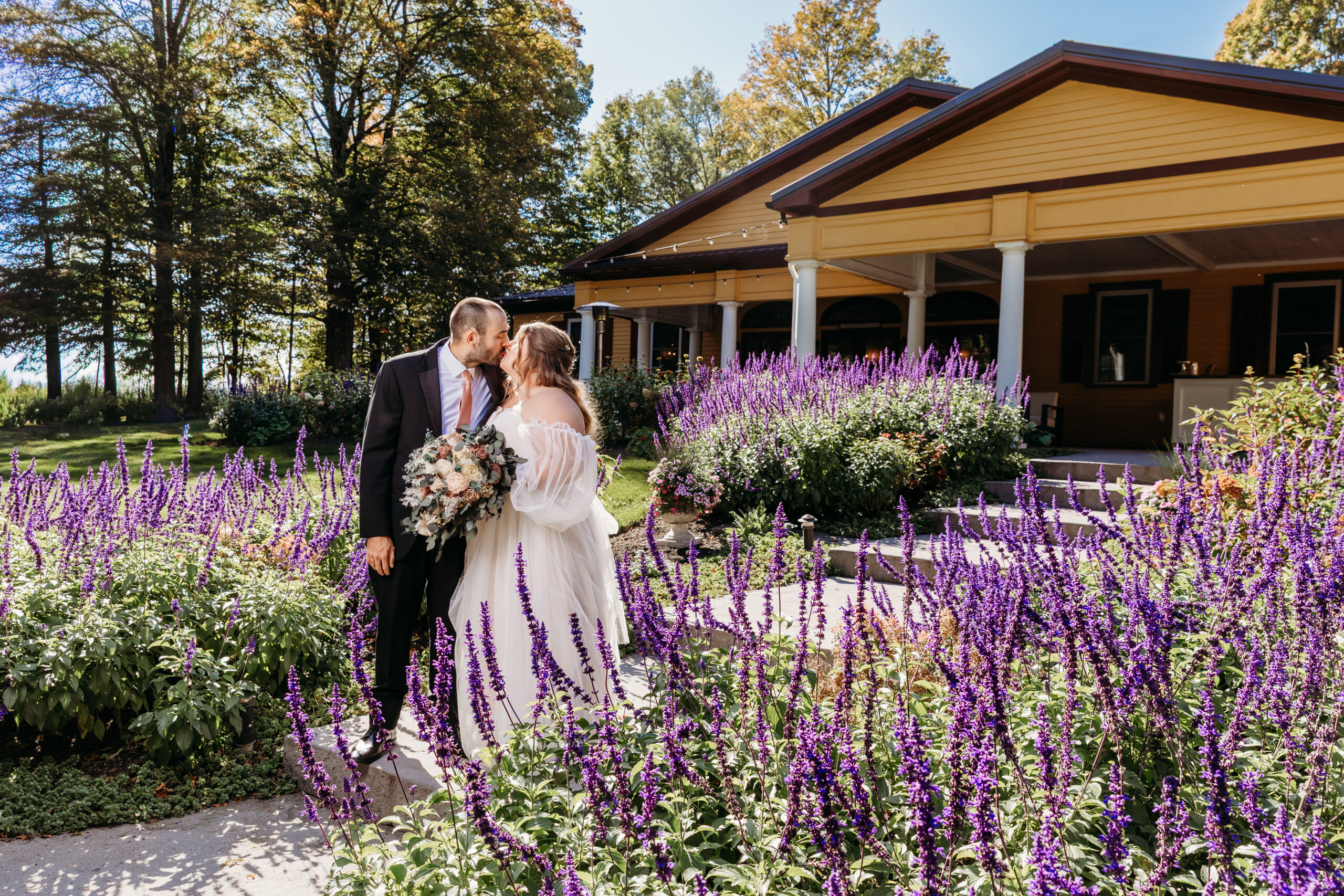 Read more about the article Why Couples Are Choosing to Elope in Central New York | Syracuse Wedding Photographer Guide